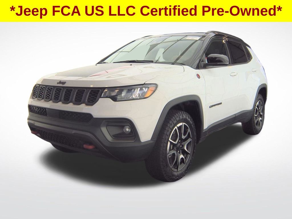 Used 2024 Jeep Compass Trailhawk w/ Trailhawk Convenience Group AWD/4WD image 2
