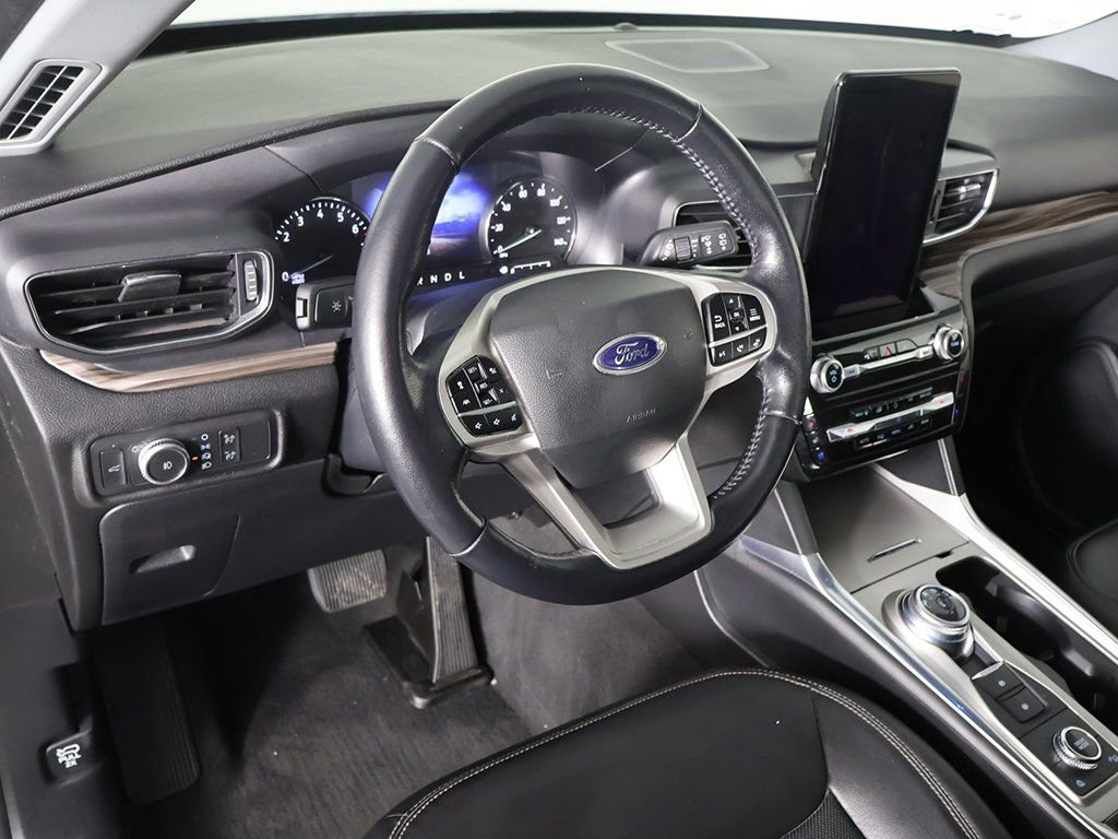 Used 2022 Ford Explorer Limited w/ Limited Technology Package image 32
