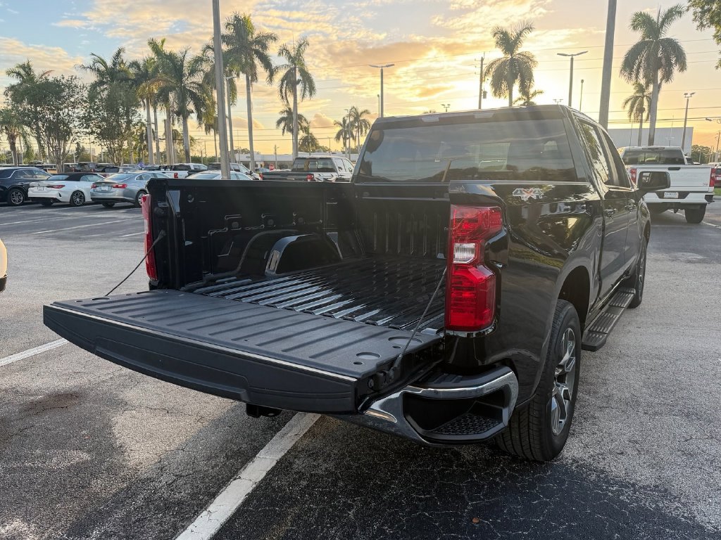 Used 2024 Chevrolet Silverado 1500 LT AWD/4WD image 15