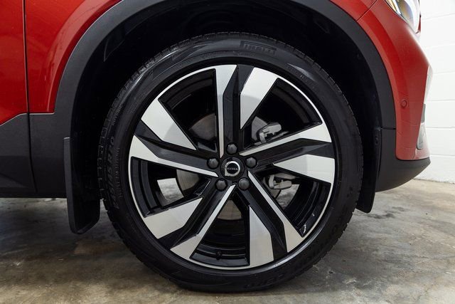 Used 2024 Volvo XC40 B5 Ultimate w/ Protection Package Premier image 29