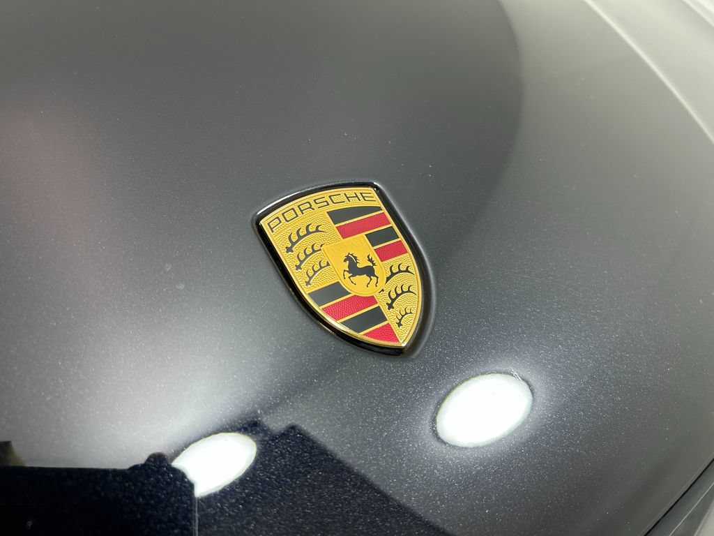 Certified 2025 Porsche Macan AWD/4WD image 30