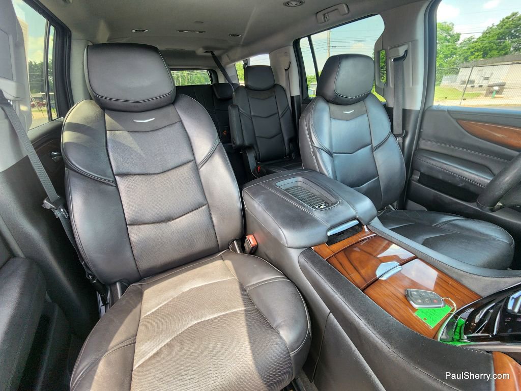 Used 2019 Cadillac Escalade ESV image 3