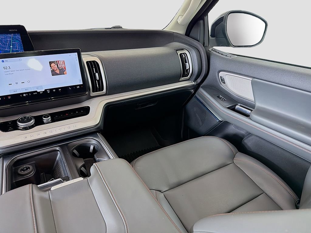 Used 2025 Ford Expedition Active image 40