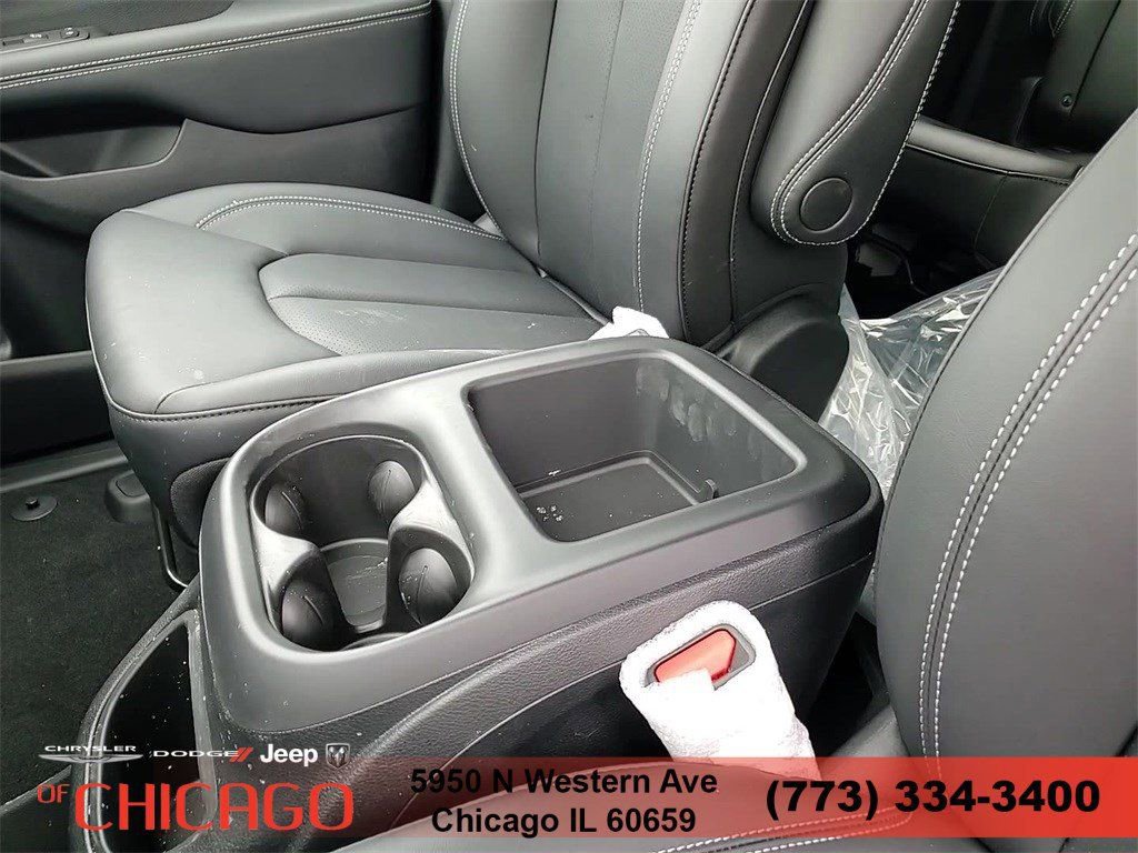 New 2025 Chrysler Pacifica Select FWD image 22