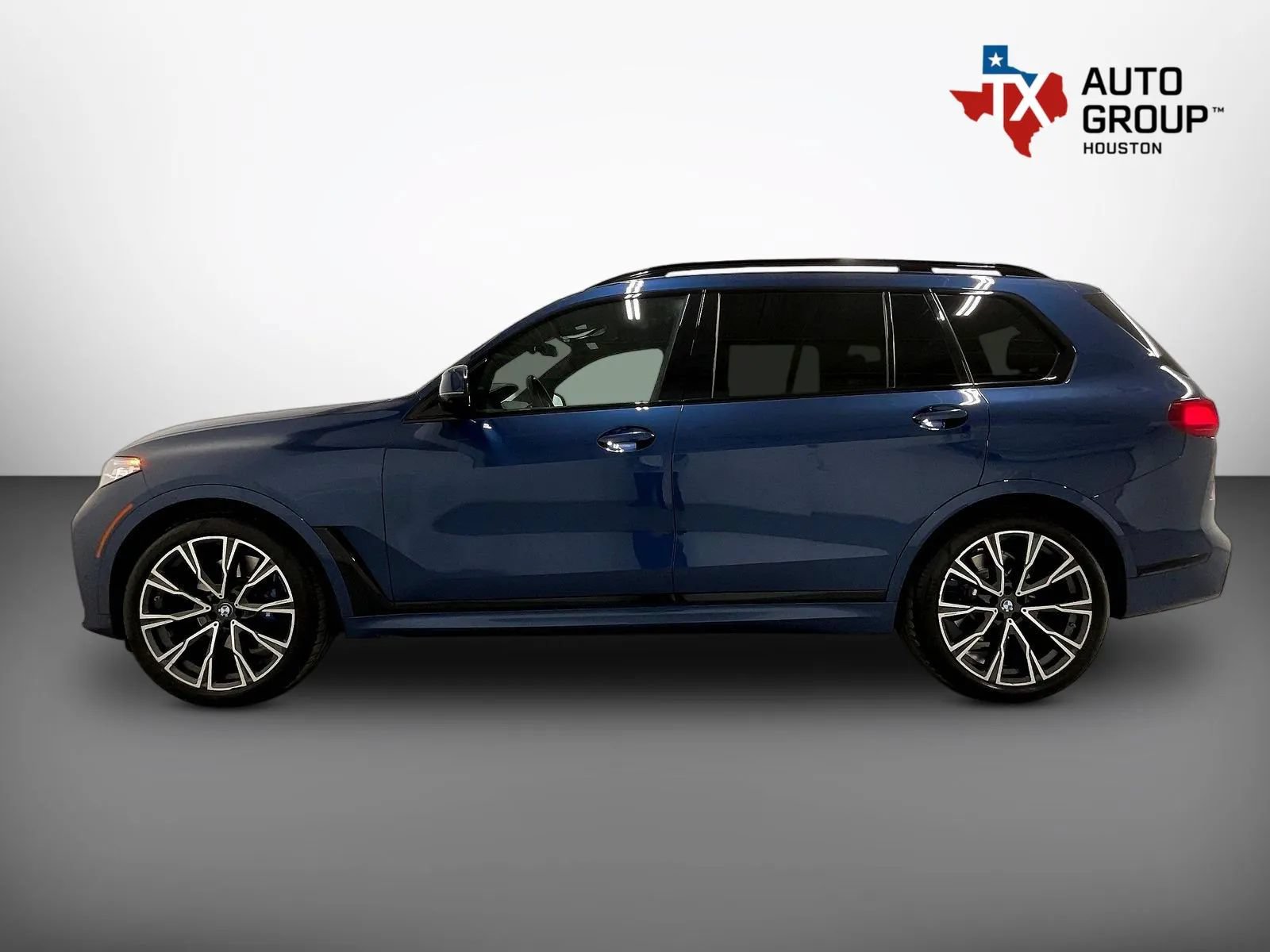 Used 2022 BMW X7 xDrive40i w/ M Sport Package AWD/4WD image 9