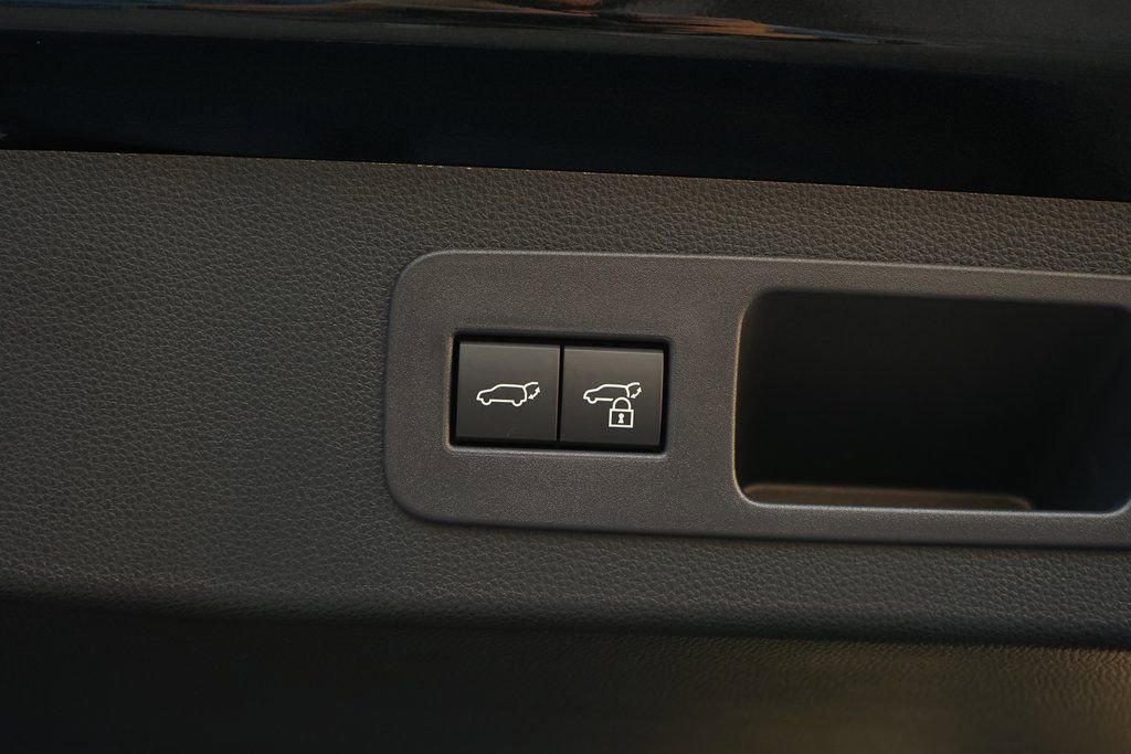 Used 2026 Lexus LX 700h Luxury w/ Accessory Package (Z1) image 38