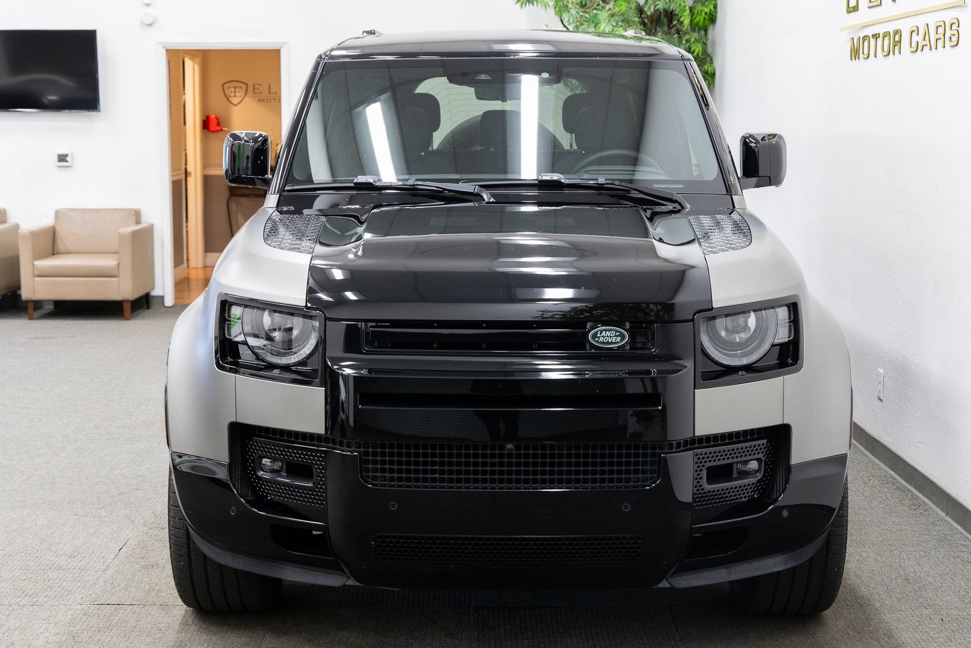 Used 2025 Land Rover Defender 110 X AWD/4WD image 12