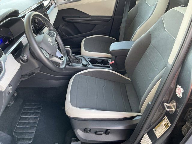 Used 2025 Volkswagen Taos SE image 15