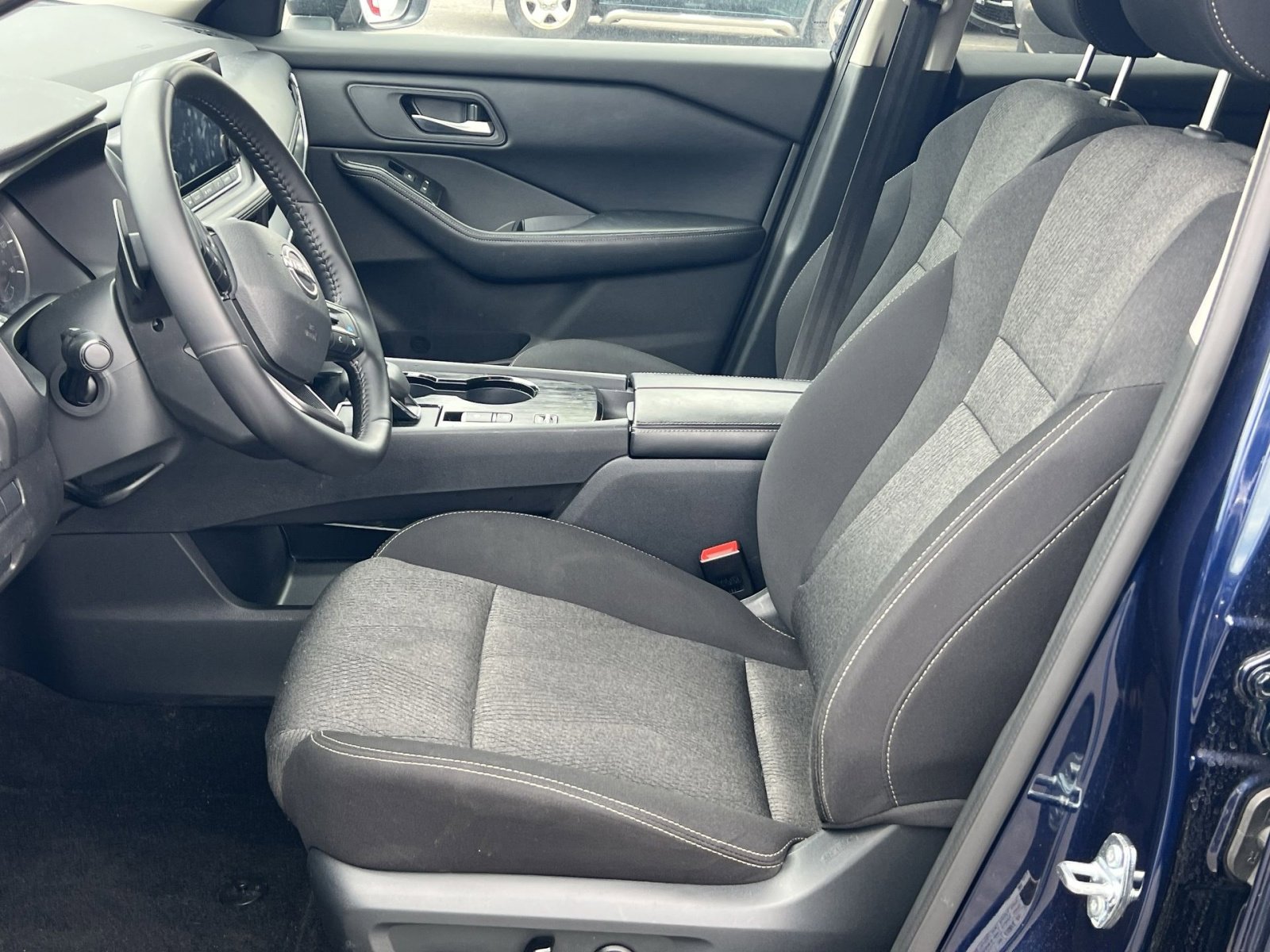 Used 2025 Nissan Rogue SV FWD image 12