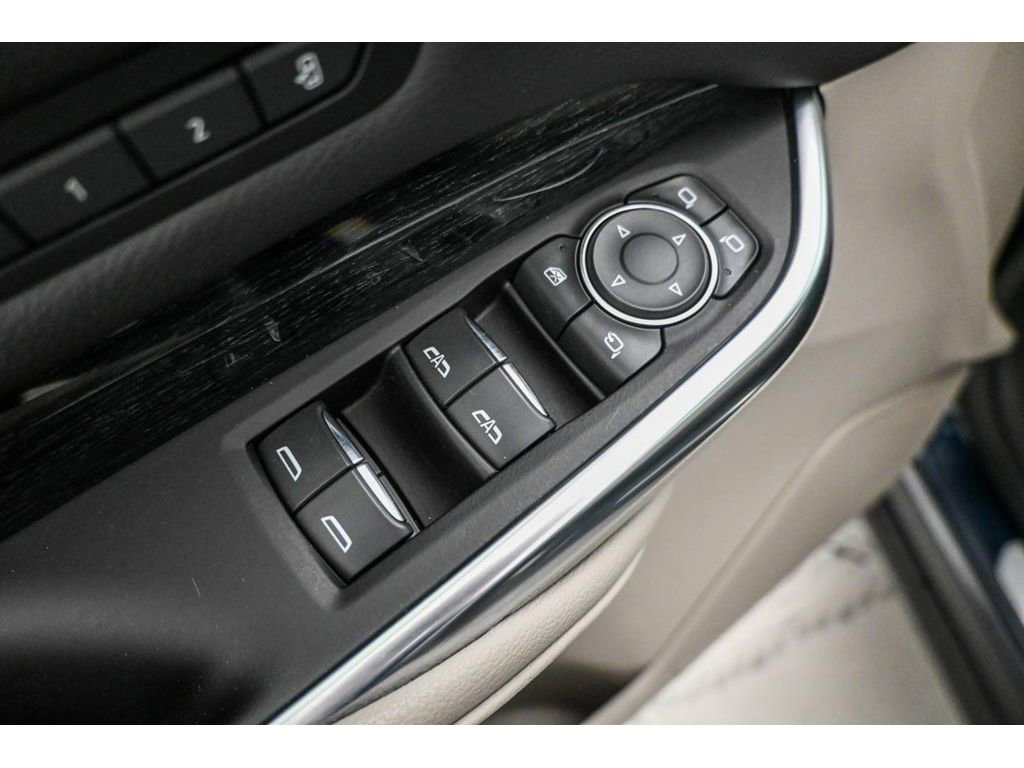 Certified 2022 Cadillac XT4 Premium Luxury w/ Enhanced Visibility Package AWD/4WD image 33