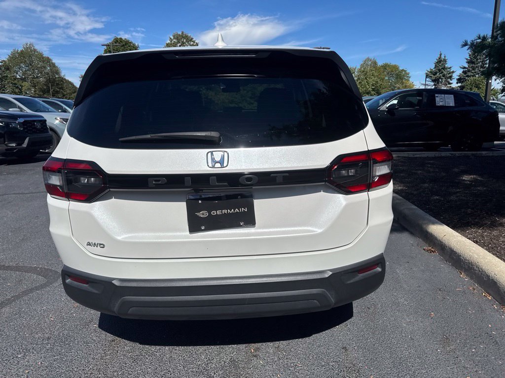 Certified 2024 Honda Pilot LX image 7