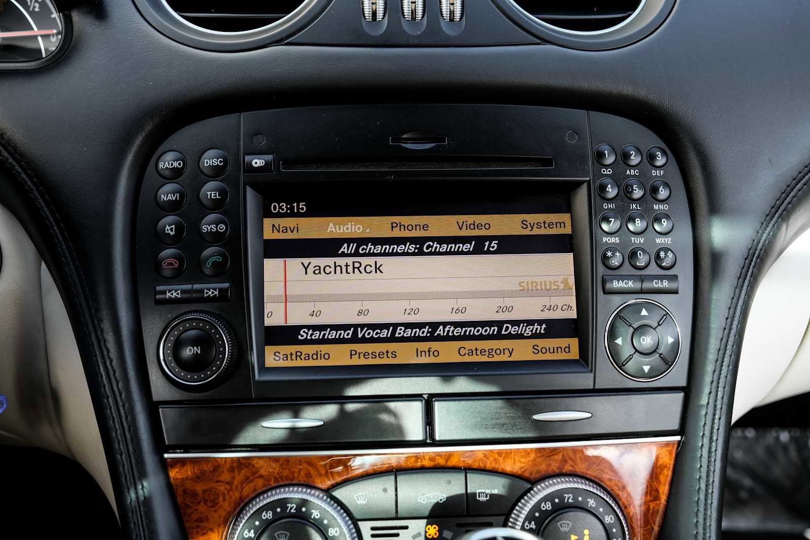 Used 2011 Mercedes-Benz SL 550 image 23