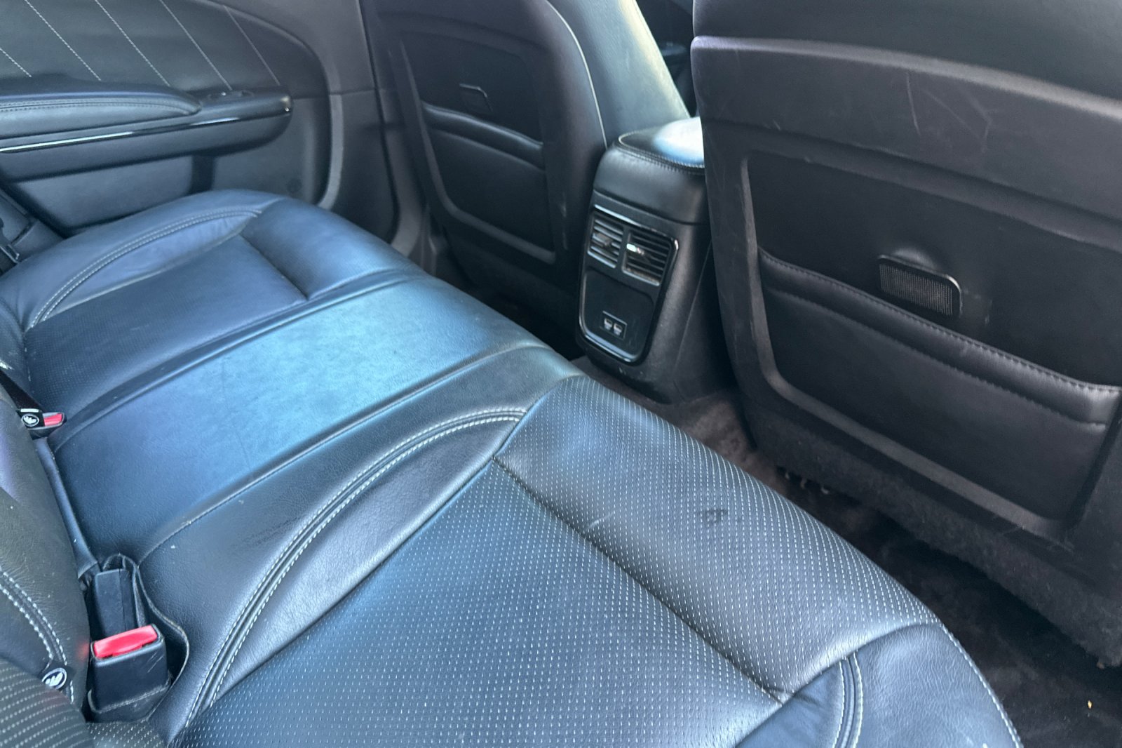 Used 2017 Dodge Charger SE w/ Blacktop Package RWD image 17