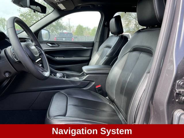 Used 2024 Jeep Grand Cherokee Limited w/ Luxury Tech Group II AWD/4WD image 2