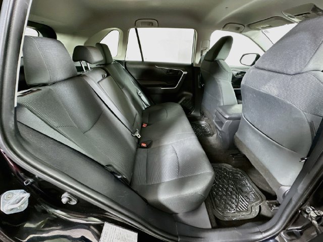 Used 2021 Toyota RAV4 LE AWD/4WD image 25