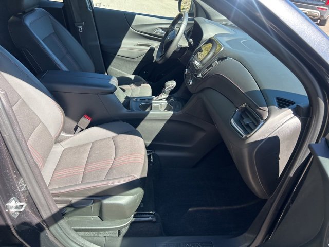 Used 2022 Chevrolet Equinox RS w/ Infotainment Package image 7