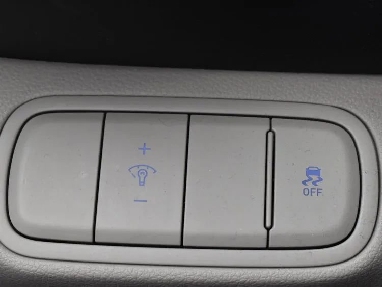 Used 2025 Hyundai Venue SEL image 23