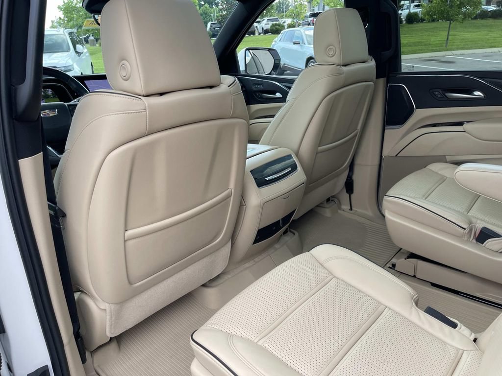 Certified 2024 Cadillac Escalade ESV Premium Luxury AWD/4WD image 21