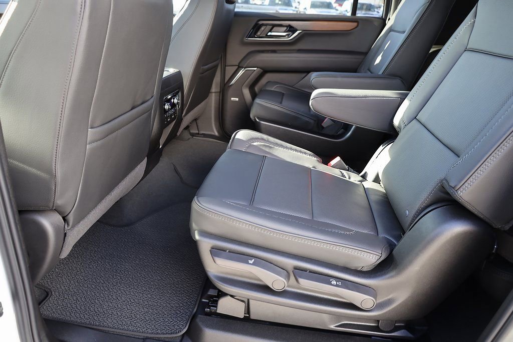 New 2026 GMC Yukon XL Denali w/ Denali Reserve Package image 17