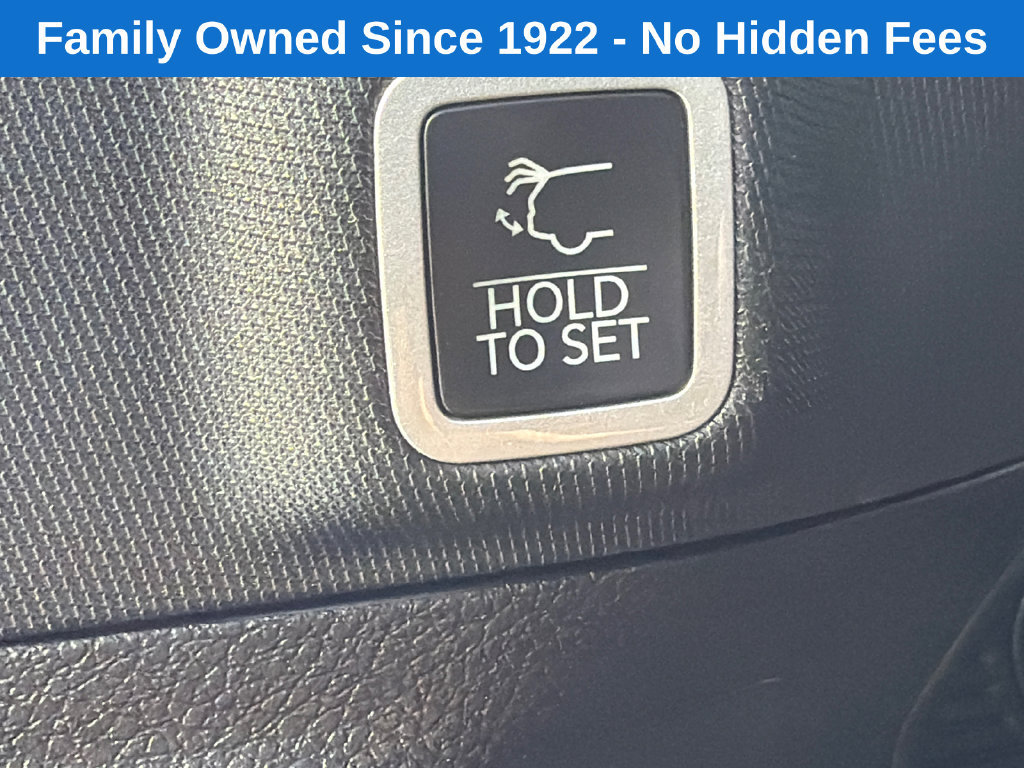 Used 2025 Jeep Grand Cherokee Altitude AWD/4WD image 19