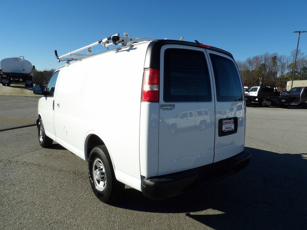 Used 2017 Chevrolet Express 2500 image 5