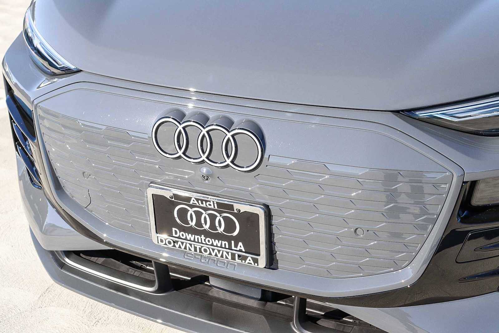 Used 2025 Audi Q6 e-tron Premium w/ Convenience Package image 8