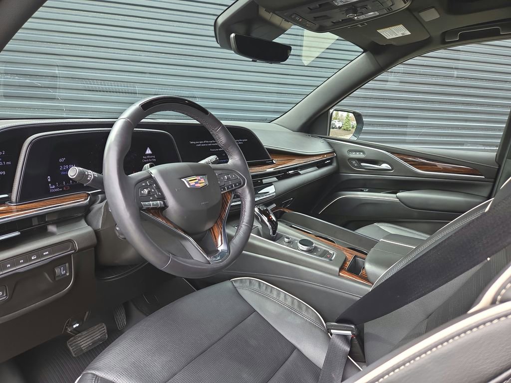 Used 2023 Cadillac Escalade Premium Luxury image 4