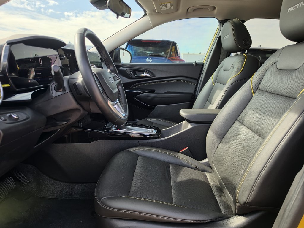 Used 2025 Chevrolet Trax ACTIV w/ Sunroof Package FWD image 26