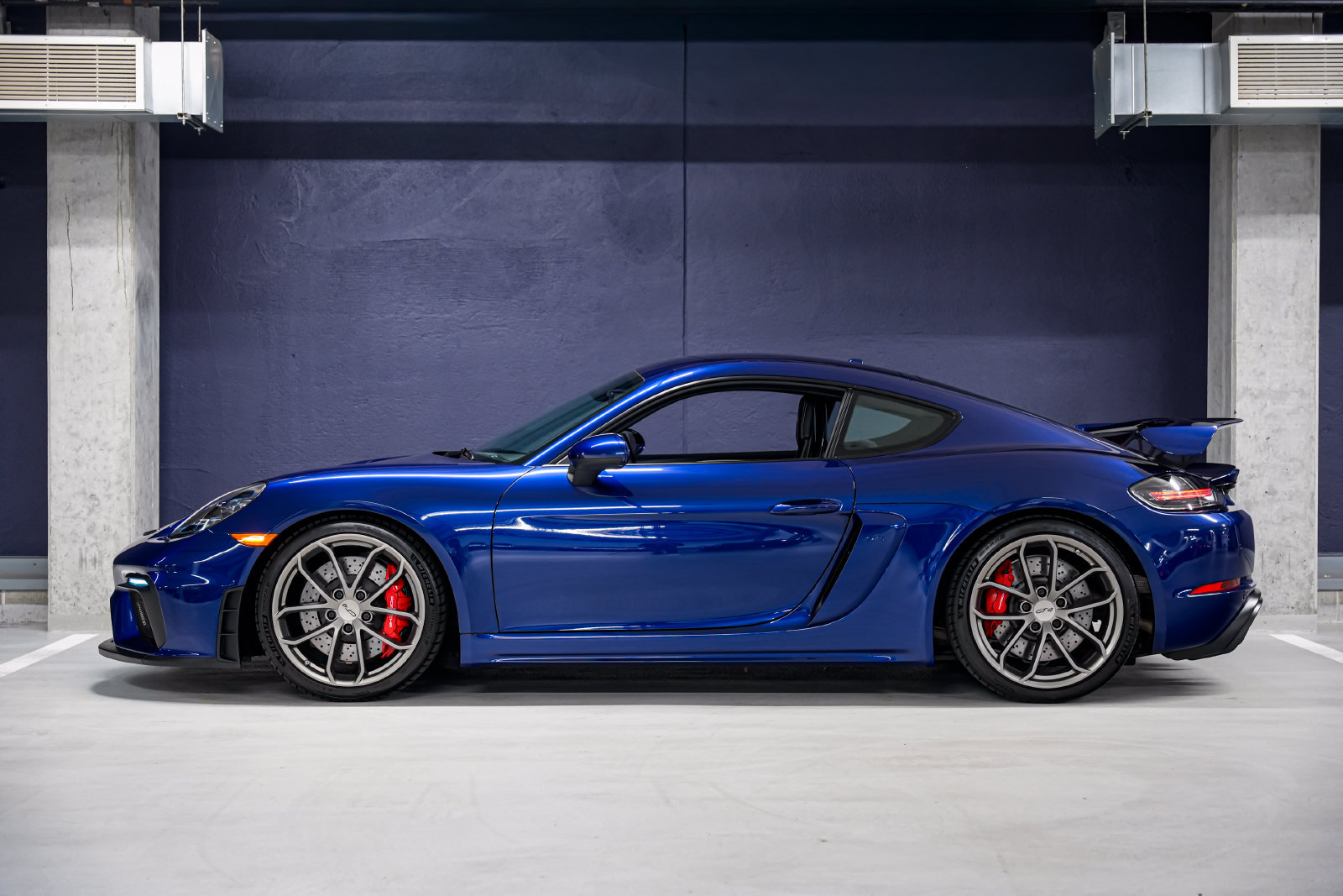 Used 2020 Porsche 718 Cayman GT4 RWD image 7