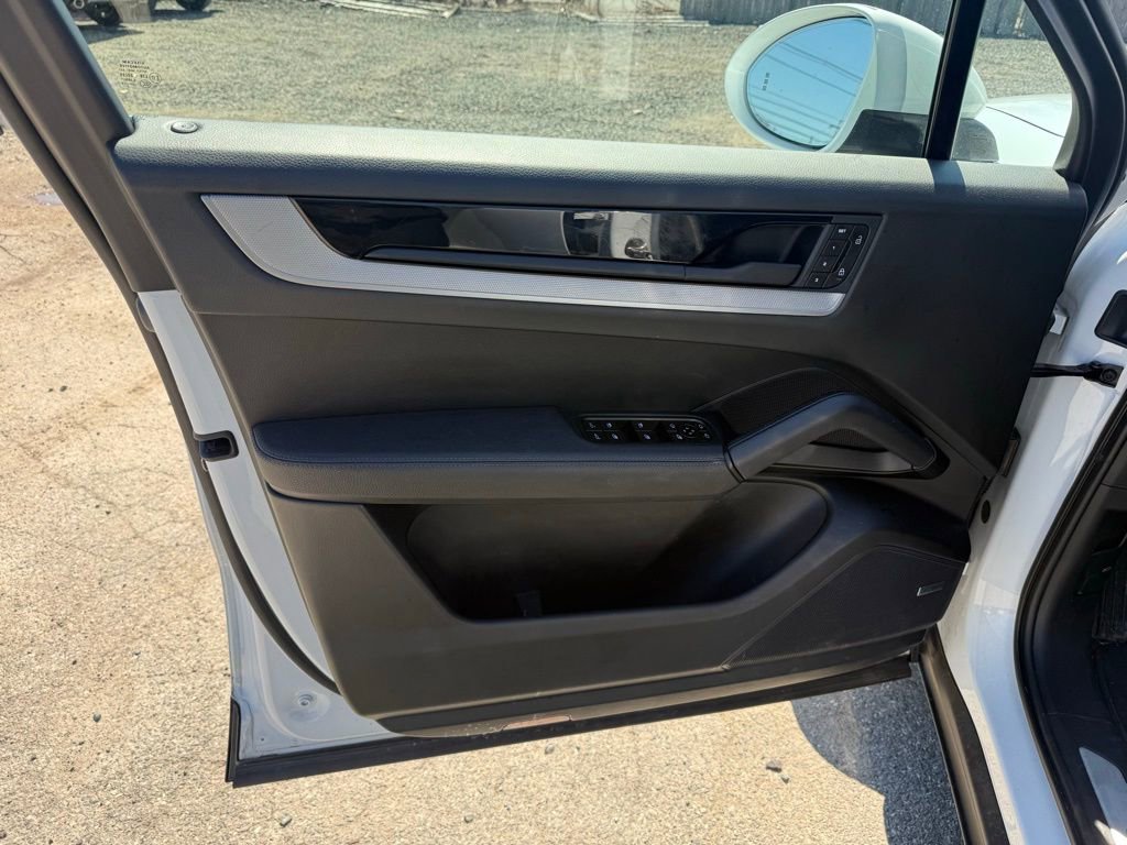 Used 2024 Porsche Cayenne image 16