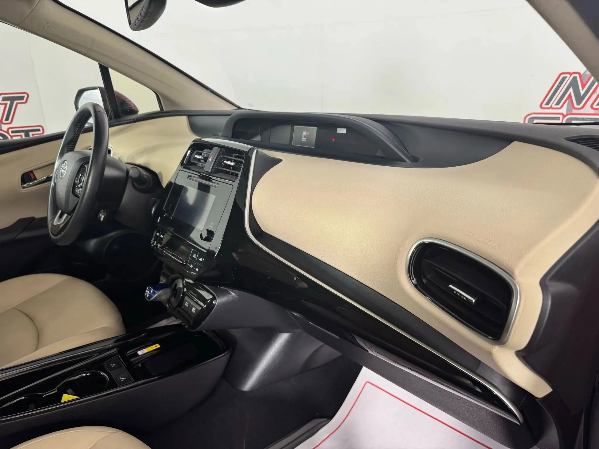 Used 2019 Toyota Prius XLE FWD image 12