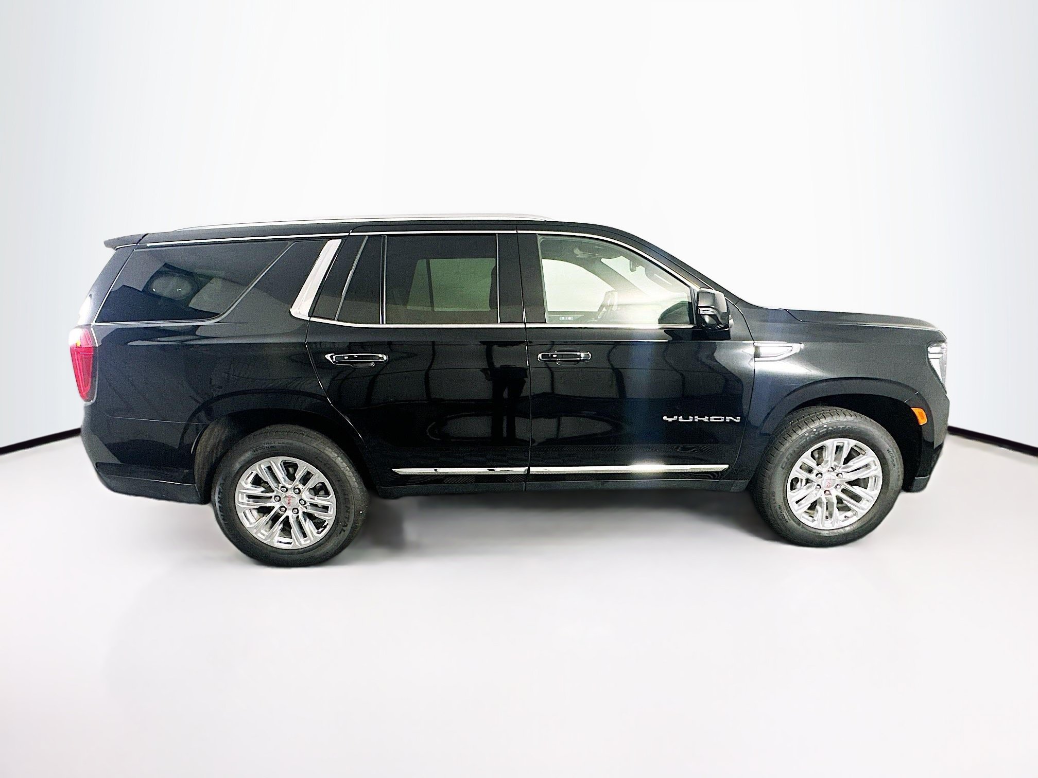 Used 2024 GMC Yukon SLT w/ SLT Premium Package RWD image 10