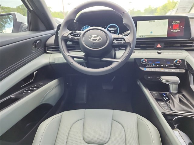 New 2025 Hyundai Elantra Limited image 12