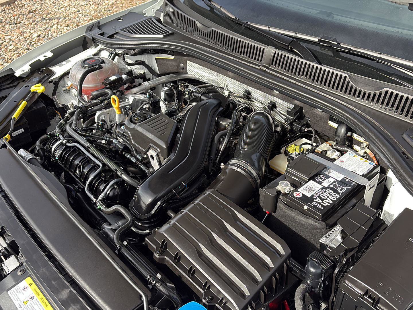 Used 2024 Volkswagen Jetta SE w/ Panoramic Sunroof Package image 10