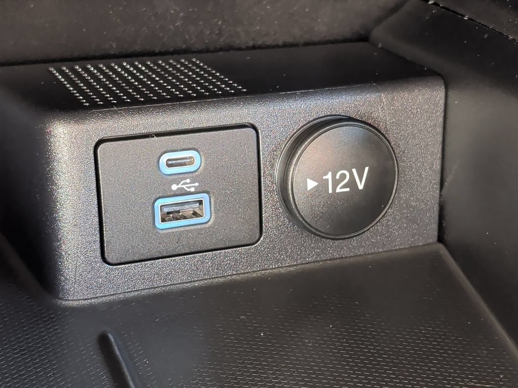 Used 2022 Ford Escape SE w/ SE Sport Appearance Package AWD/4WD image 28