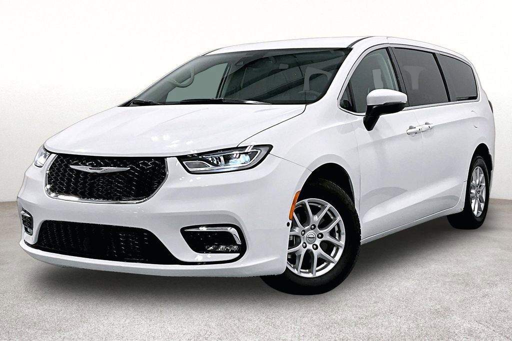 Used 2023 Chrysler Pacifica Touring-L FWD image 14