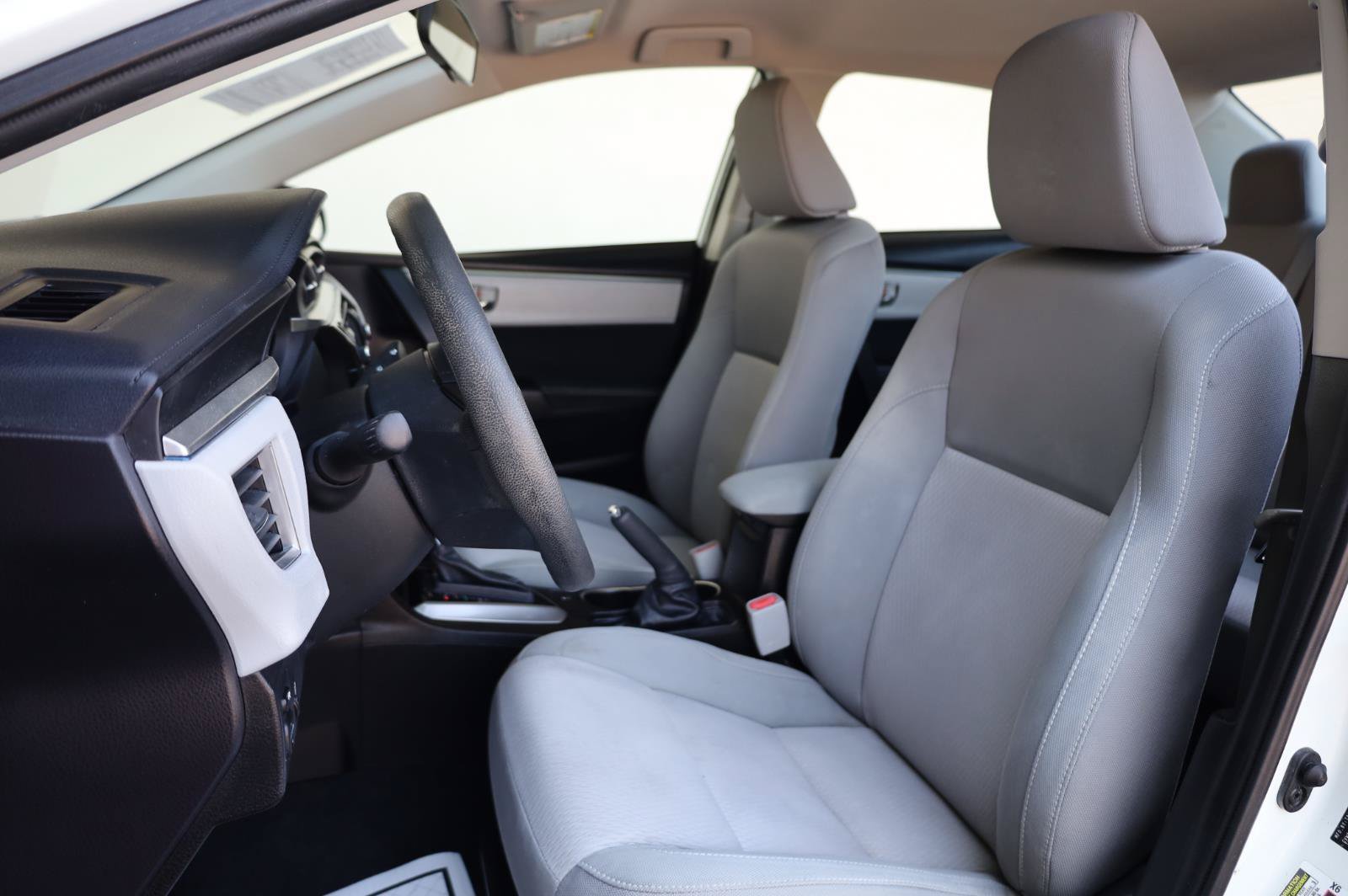 Used 2014 Toyota Corolla LE FWD image 16