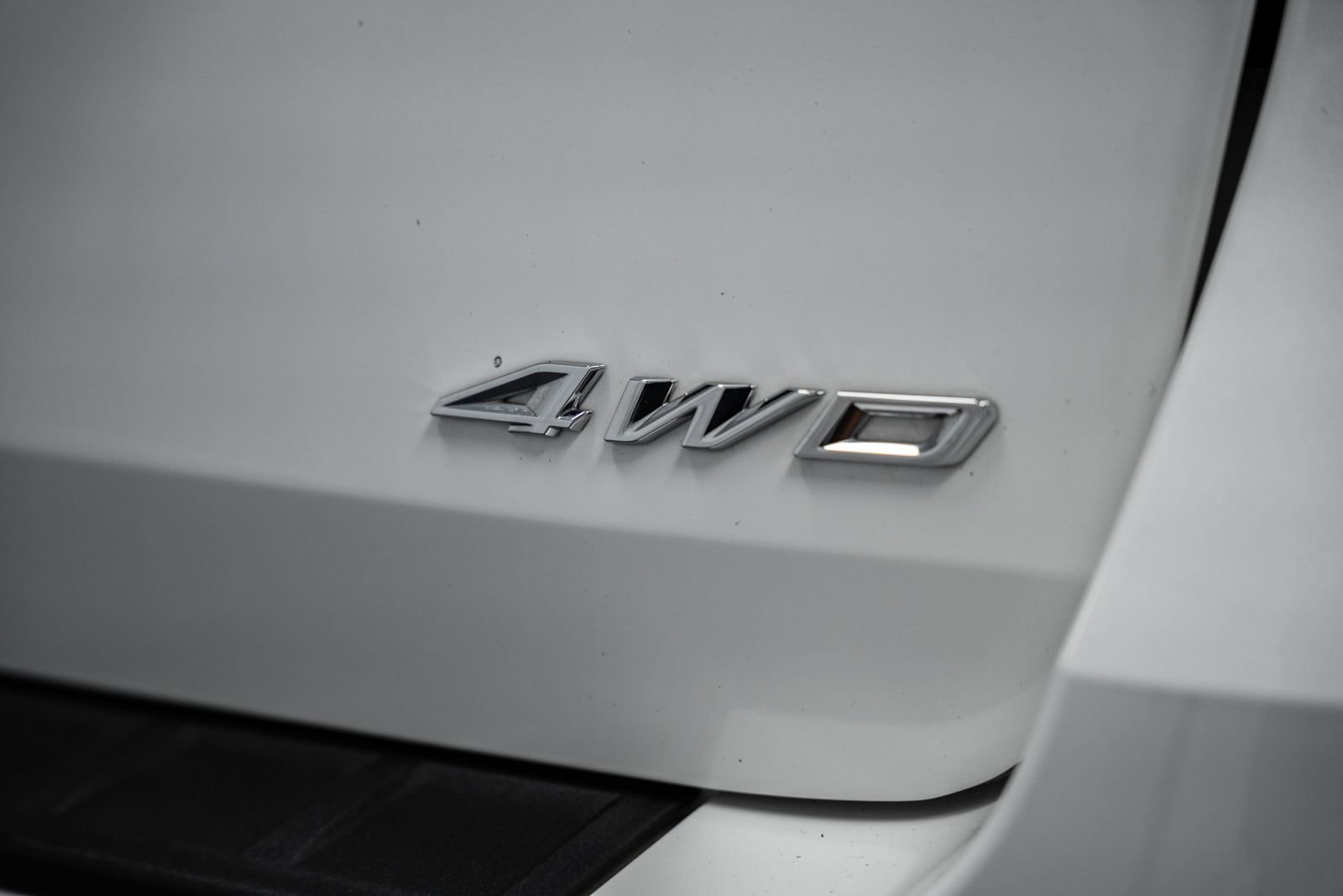Used 2023 Ford Explorer XLT w/ Equipment Group 202A AWD/4WD image 8