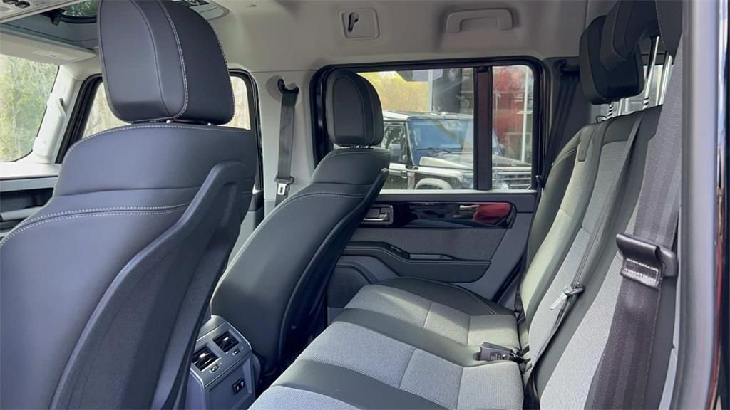 Used 2025 INEOS Grenadier Base image 12