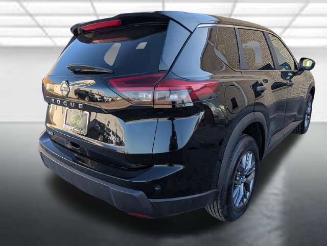 Used 2024 Nissan Rogue S AWD/4WD image 26