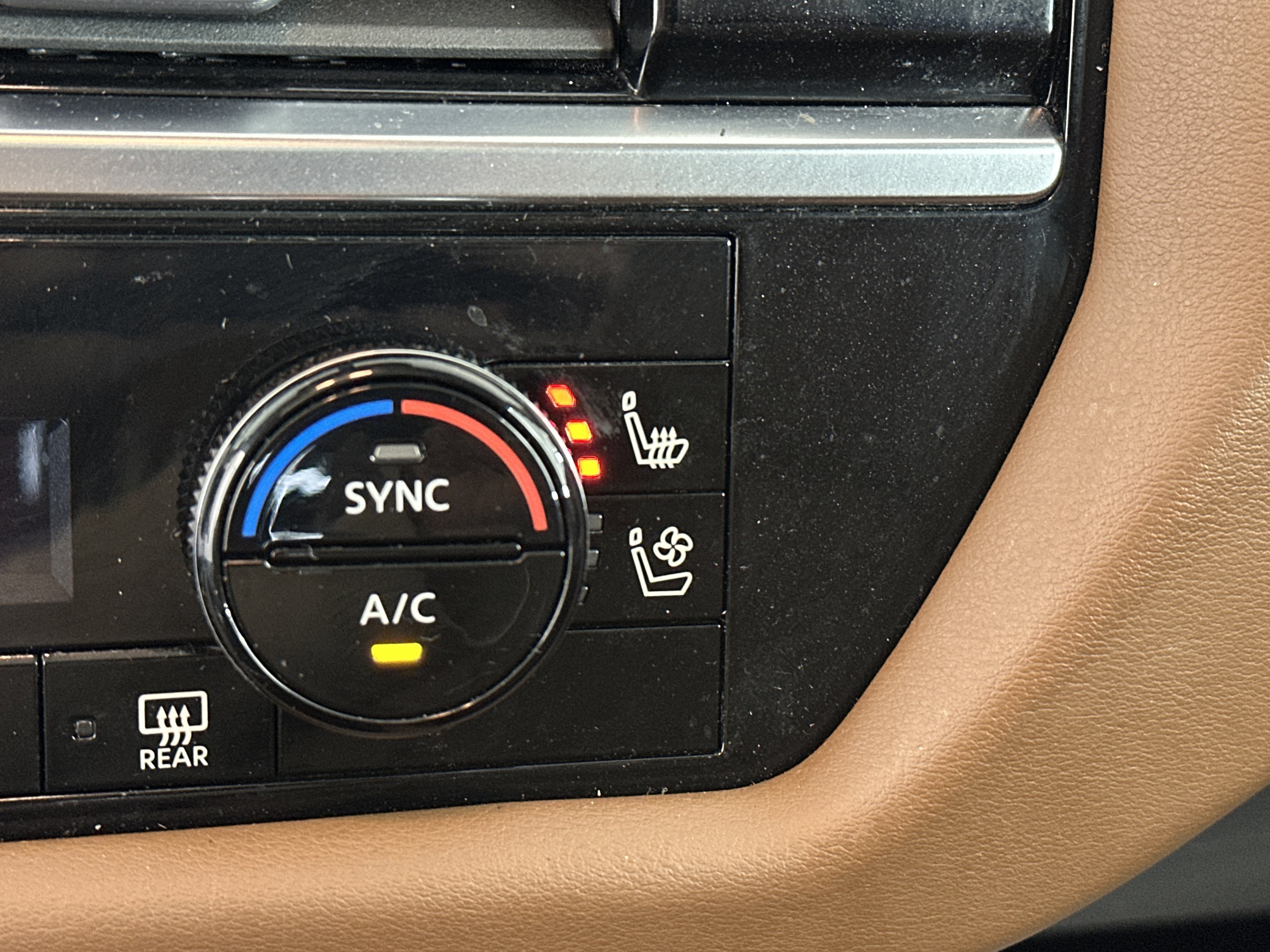 Used 2023 Nissan Pathfinder Platinum w/ Lighting Package (N93) image 26