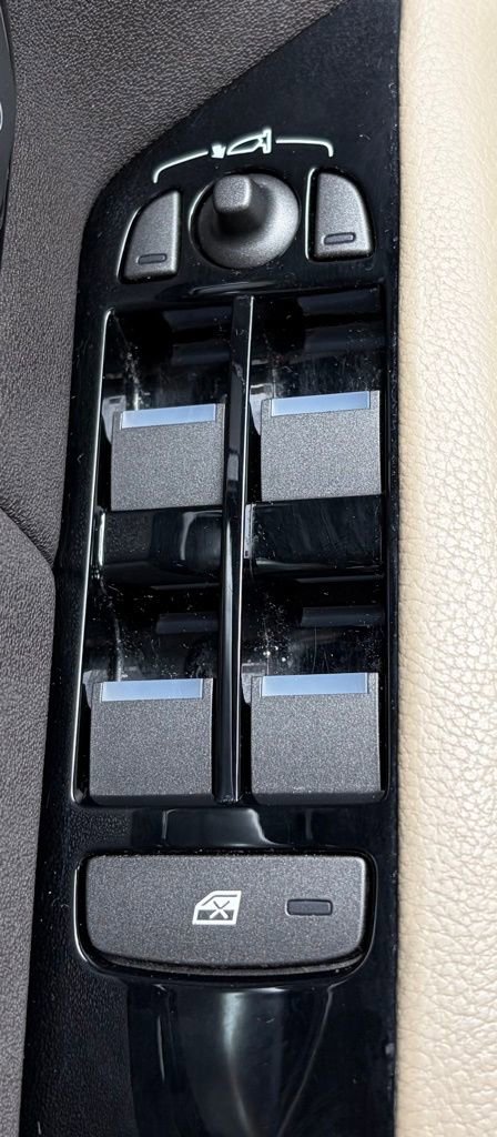 Used 2017 Land Rover Range Rover Evoque SE AWD/4WD image 17