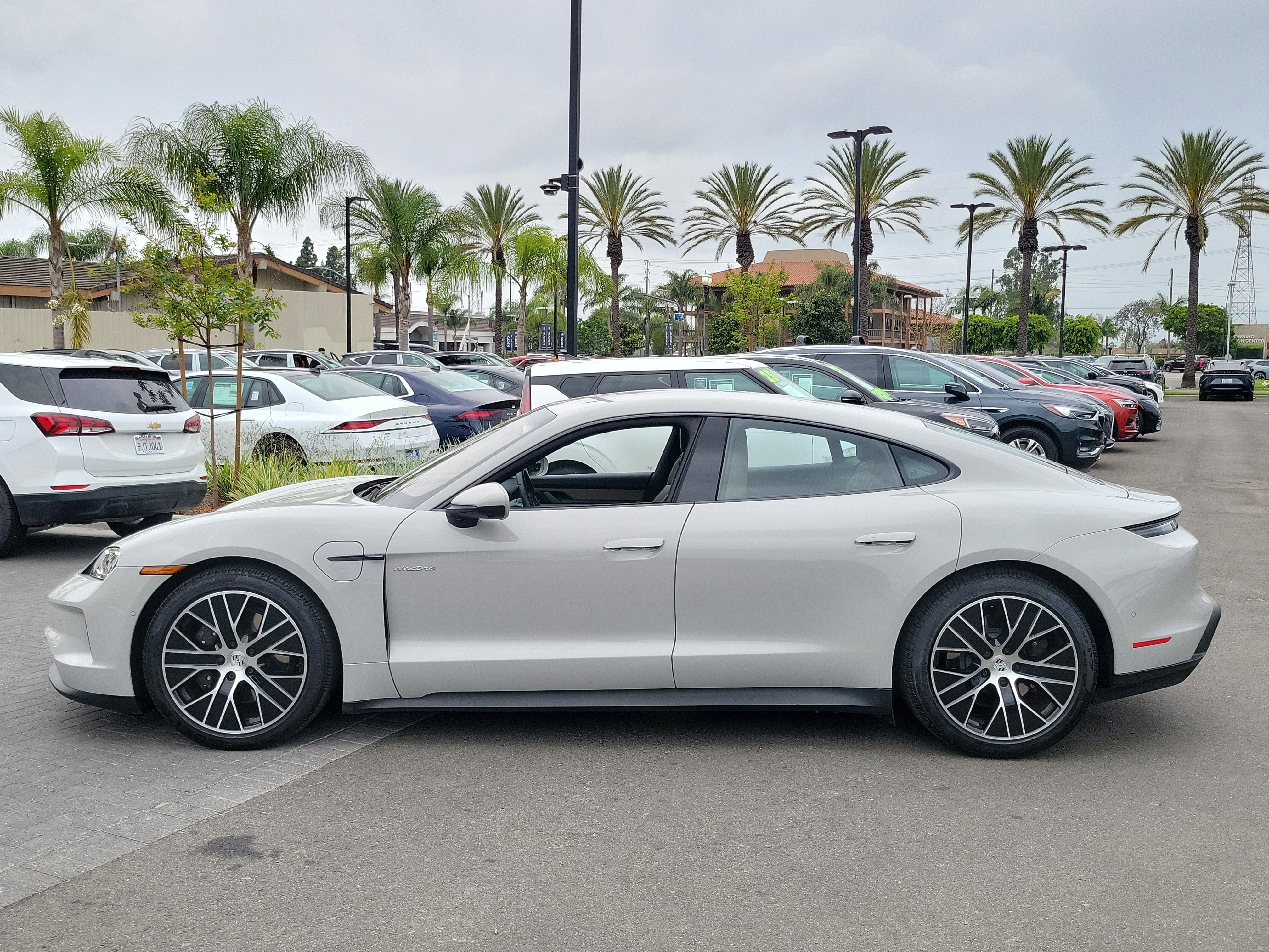 Used 2025 Porsche Taycan image 7