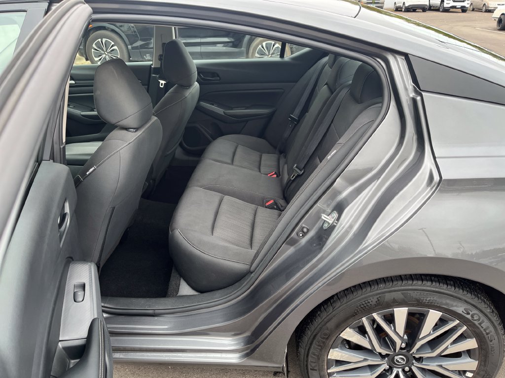 Used 2025 Nissan Altima 2.5 SV FWD image 25