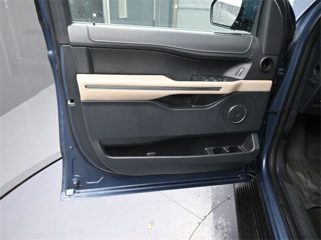 Used 2022 Ford Expedition XLT image 17