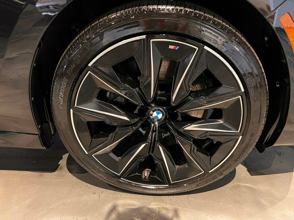 Used 2023 BMW 740i w/ Parking Assistance Package image 13