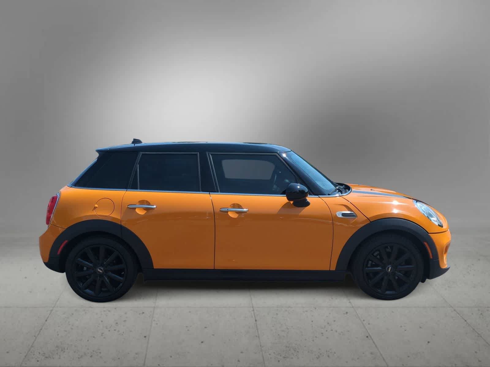 Used 2015 MINI Cooper 4-Door Hardtop FWD image 9
