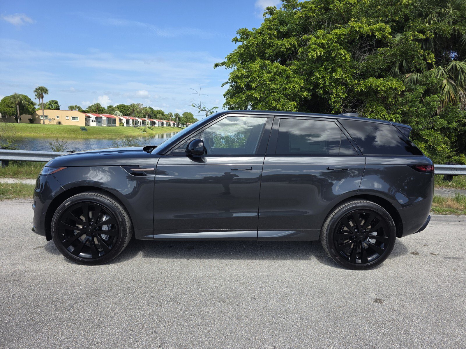 New 2026 Land Rover Range Rover Sport Dynamic SE AWD/4WD image 7