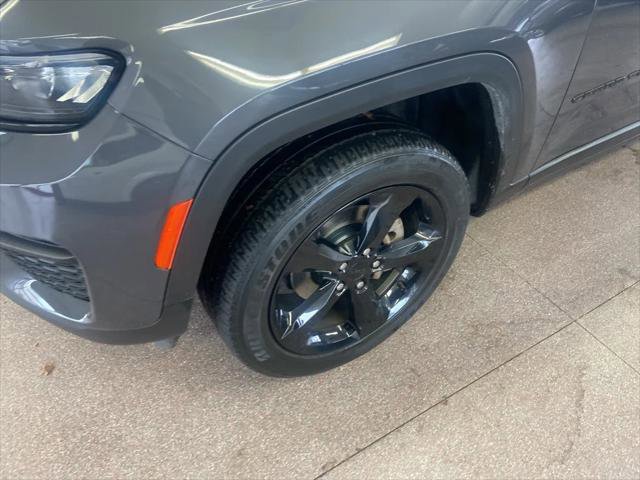 Certified 2023 Jeep Grand Cherokee Altitude image 4