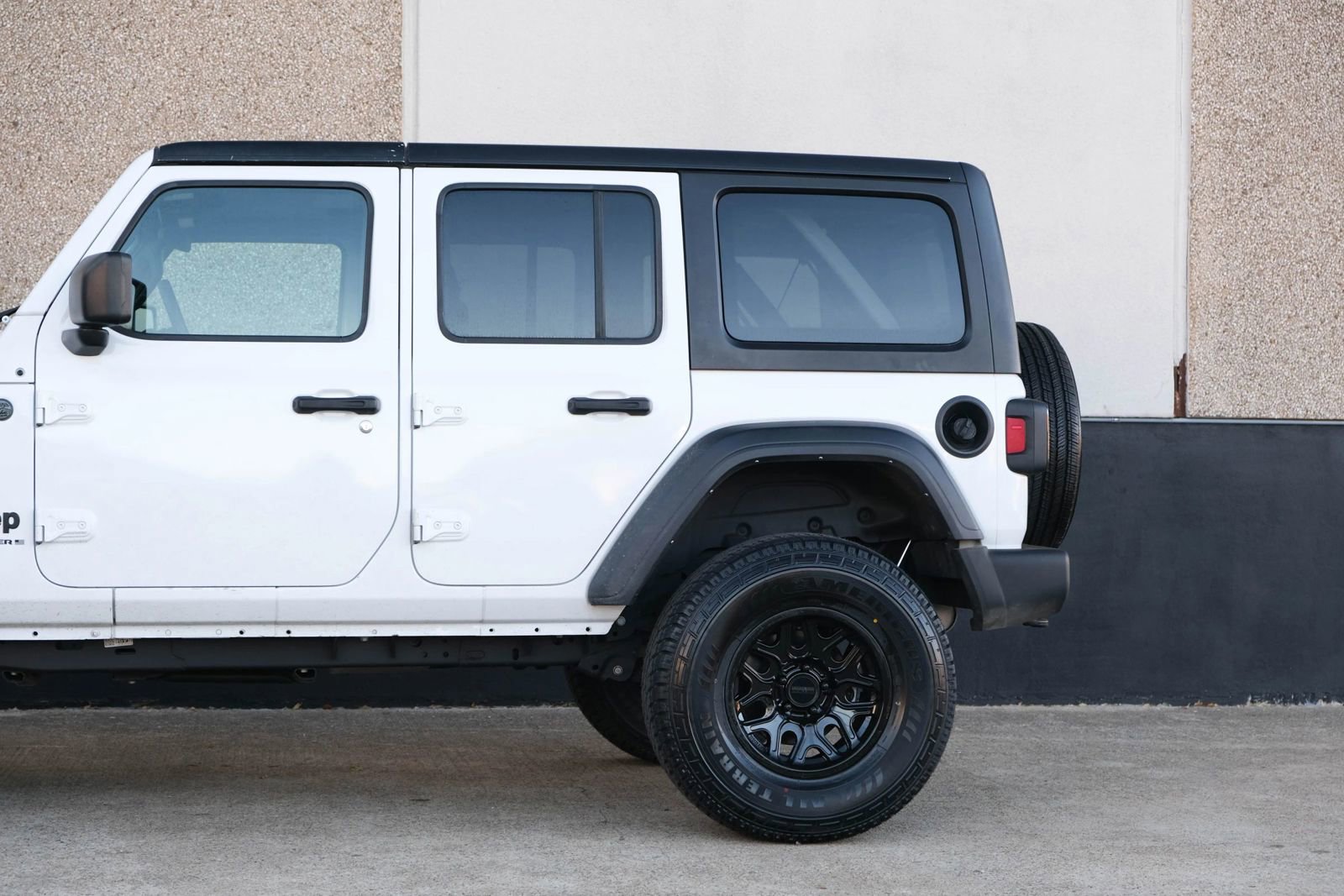 Used 2023 Jeep Wrangler Unlimited Sport image 11